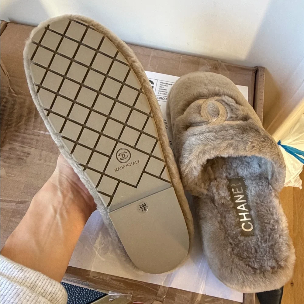 Soft Beige Fur Slippers - Picture 3 of 3